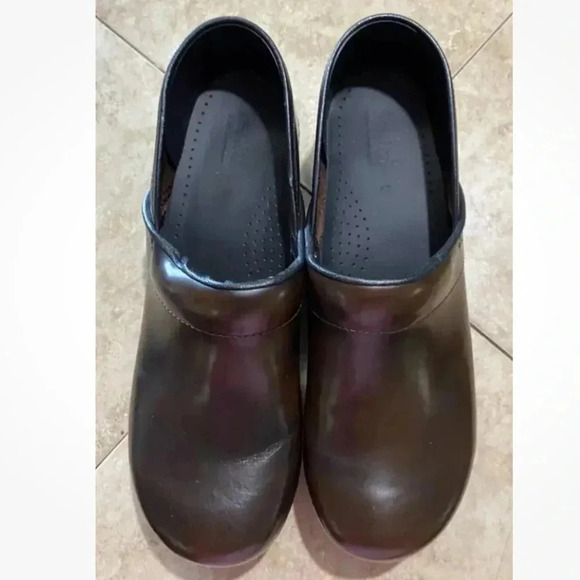 Sanita Brown Leather Men's Clogs - Picture 1 of 3